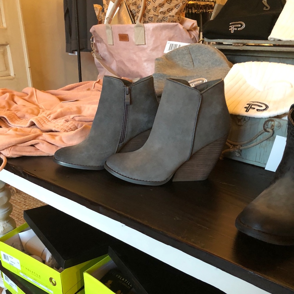 Very Volatile - Charcoal “Whitby”